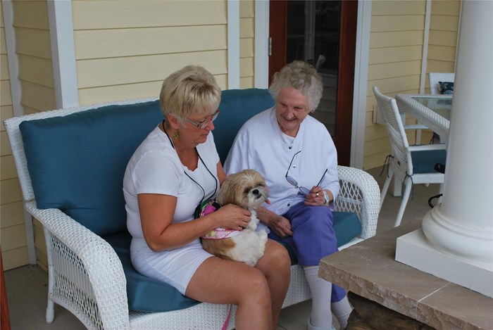 Pet Therapy for Seniors with Dementia in Niagara Falls, Ontario